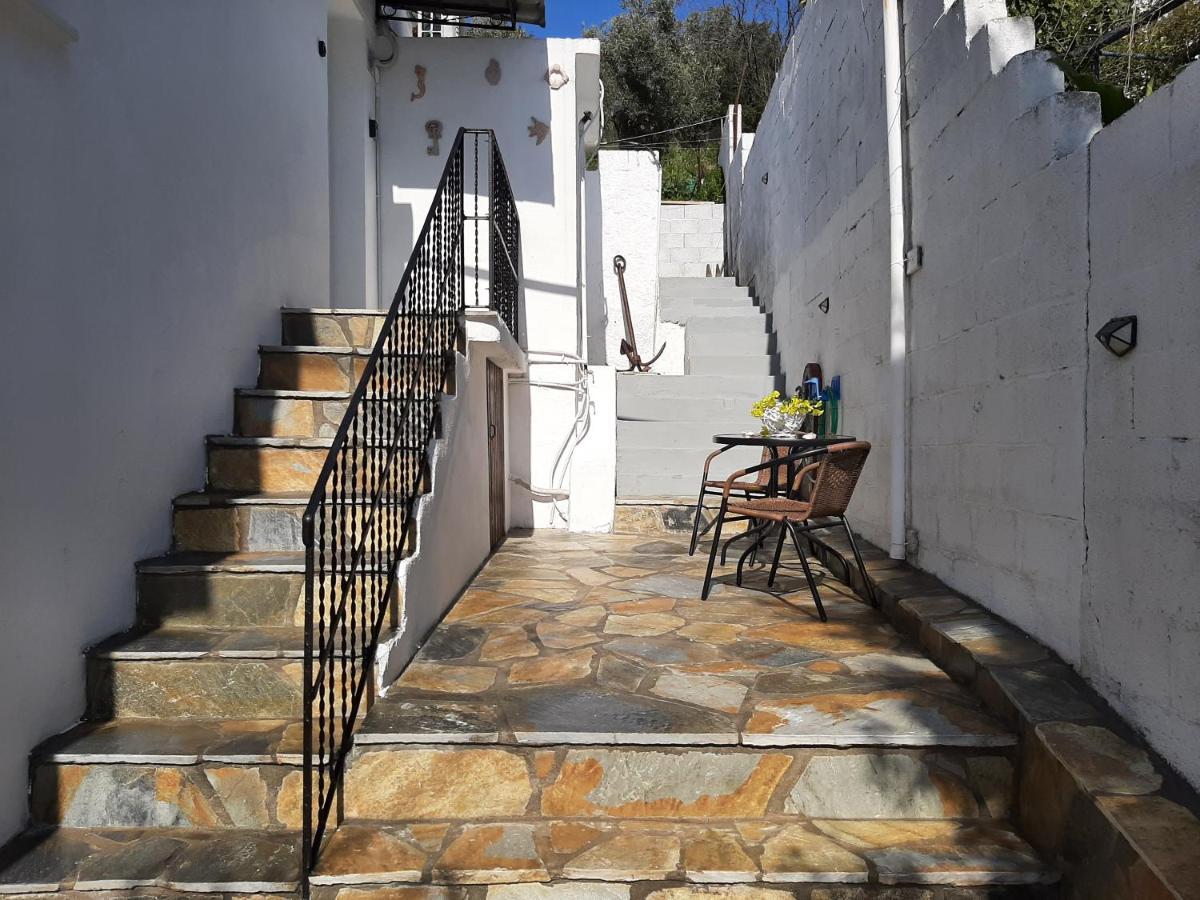 Chiona΄S Apartments By The Sea Paleo Trikeri Exterior photo